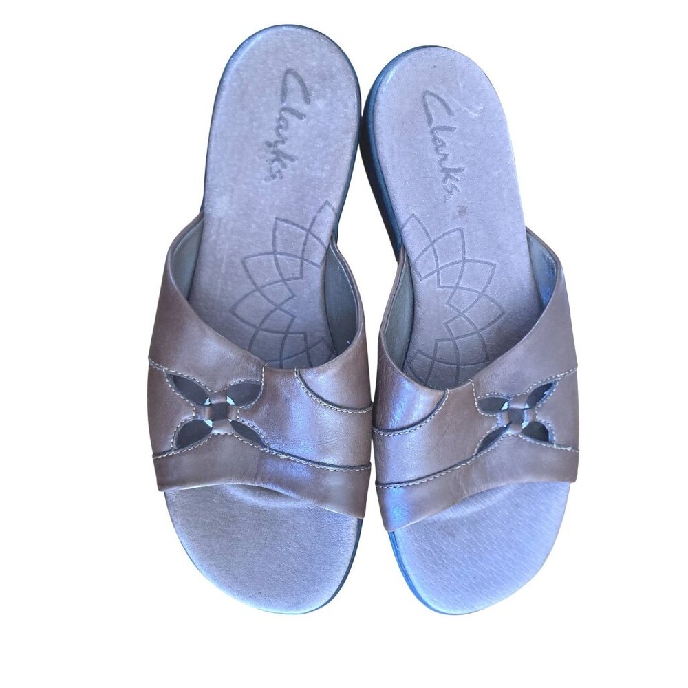 Clarks Womens Brown Leather Slide Sandals Size 8M Cutout Design Cushioned Insole